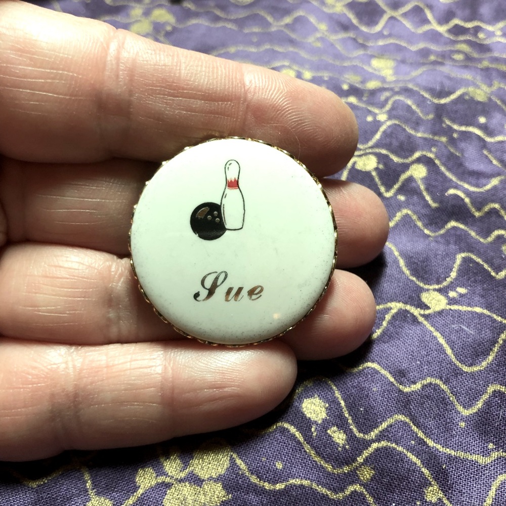 Gold Tone Bowling Pin with the name Sue